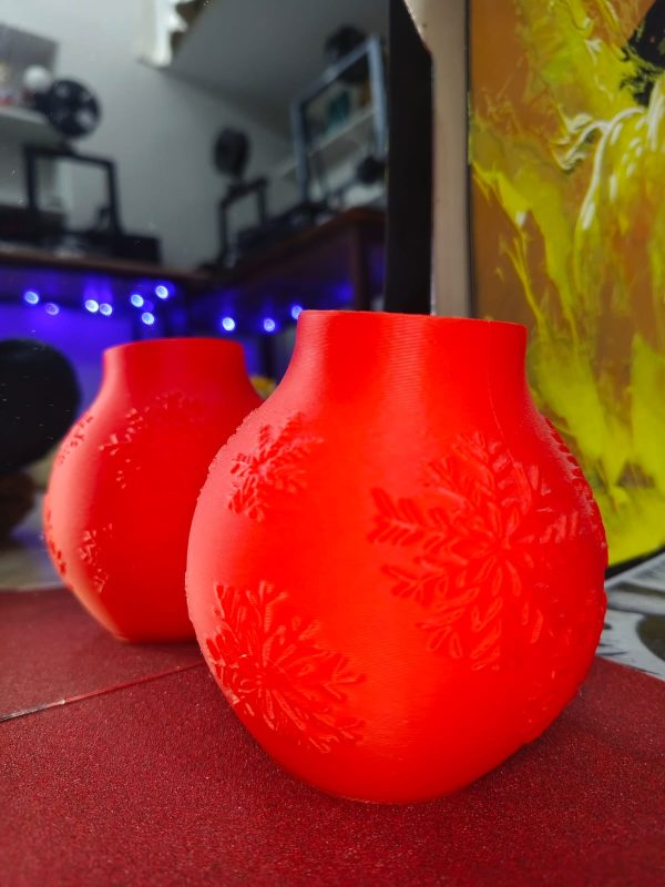 Red Christmas Crystal Vase - Image 2
