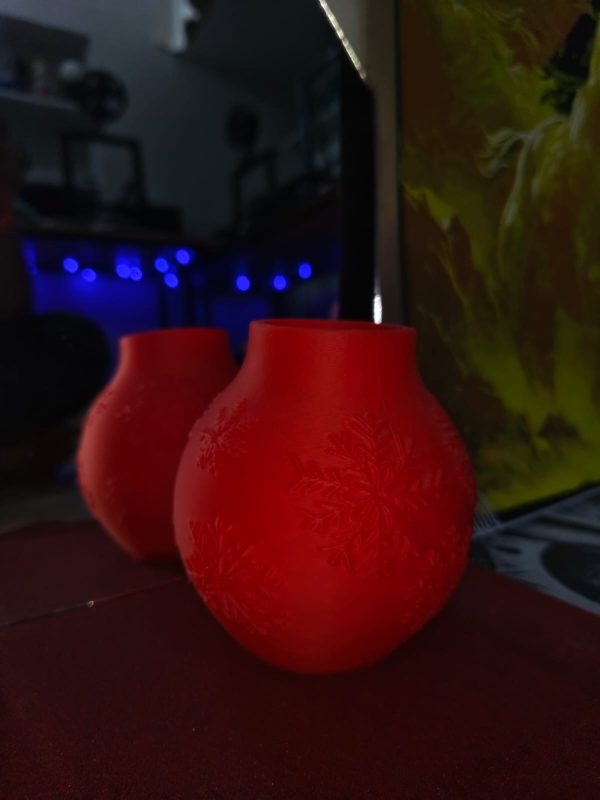 Red Christmas Crystal Vase - Image 3